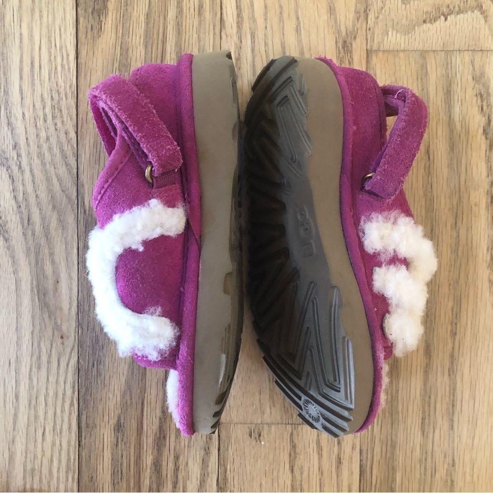 UGG Sandals Size 8 - Picture 6 of 7